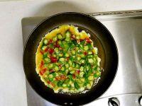 秋葵炒鸡蛋的做法步骤5